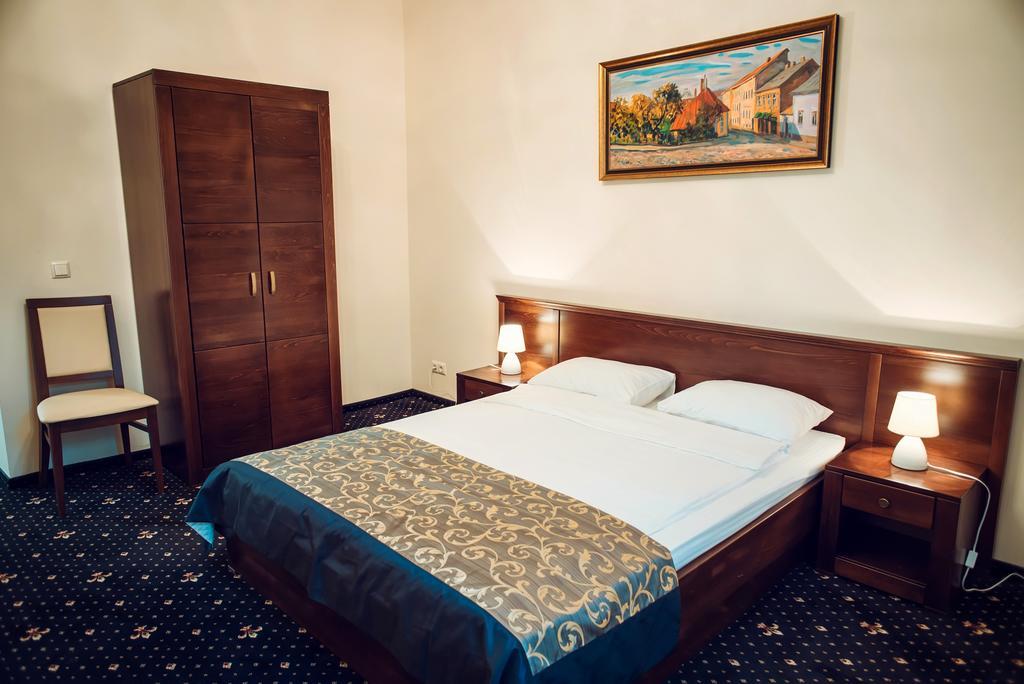 Boutique Hotel Villa P Ужгород Стая снимка