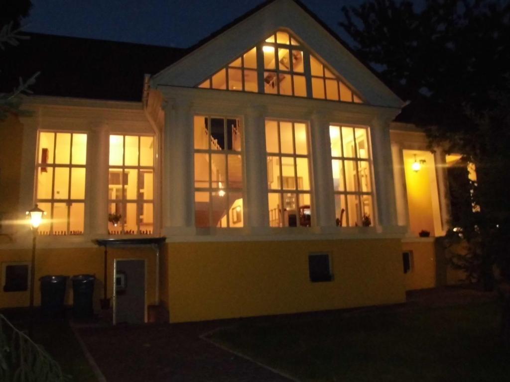 Boutique Hotel Villa P Ужгород Екстериор снимка